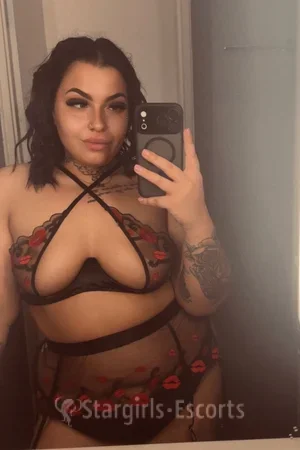 Elina Escort