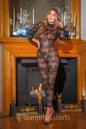 Adelle Escort