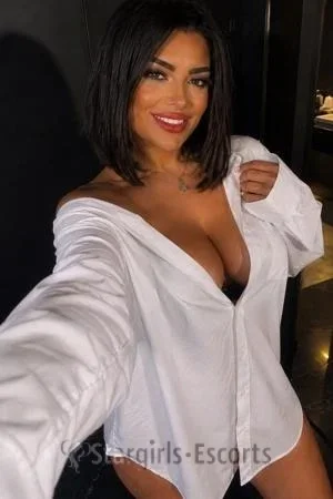 Lara Escort