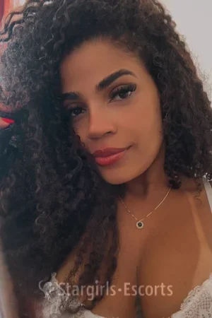Suzy Mastroianne Escort