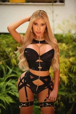 Bella Busty