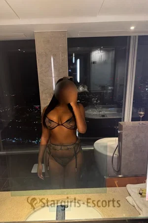 Amelia Escort