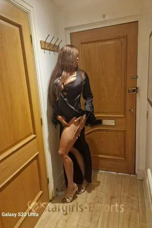 Dannii Escort